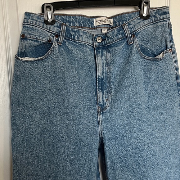Abercrombie & Fitch Light Blue Straight Leg Jeans - Picture 3 of 4